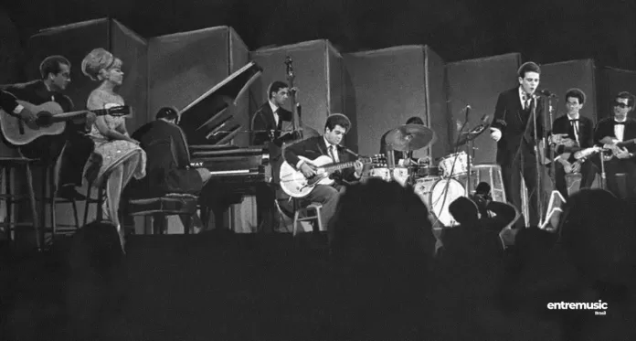 Registro do festival Bossa Nova at Carnegie Hall, em 1962, com Roberto Menescal, Ana Lúcia, o conjunto de Oscar Castro Neves, Carlos Lyra, Normando e Chico Feitosa — Foto: Dan Blaweiss/Divulgação